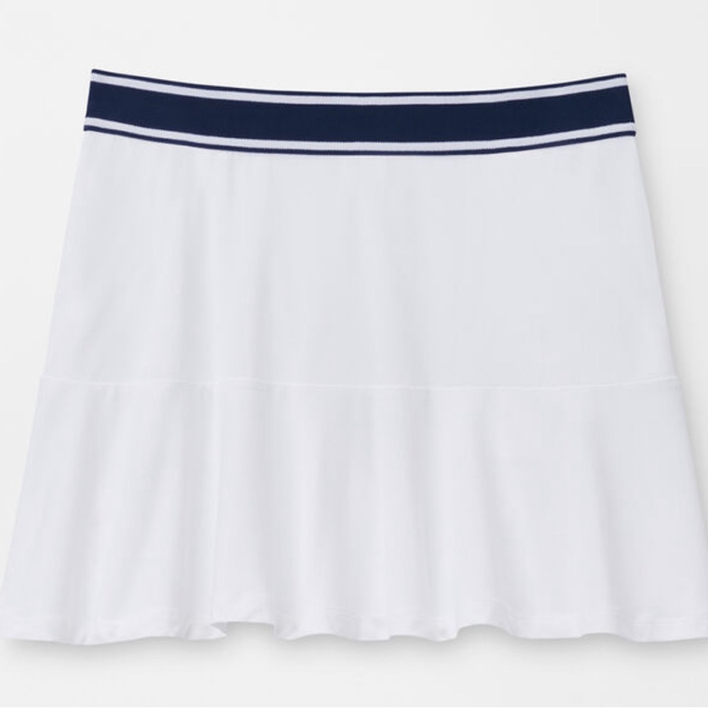 Peter Millar Skirt. Size Medium. Color is White with Navy.